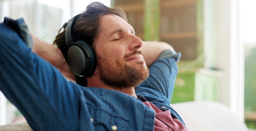 Ne faites plus la sourde oreille
Les oreilles ont deux fonctions essentielles: l’audition et l’équilibre. Mais comment cheminent les sons de l’oreille au cerveau? Et quelles sont les défaillances possibles? Petit panorama des problèmes d’audition. Les bruits, présentés sous la forme d’ondes sonores, font vibrer le tympan et sont transmis par la membrane située à l’entrée de l’oreille interne…